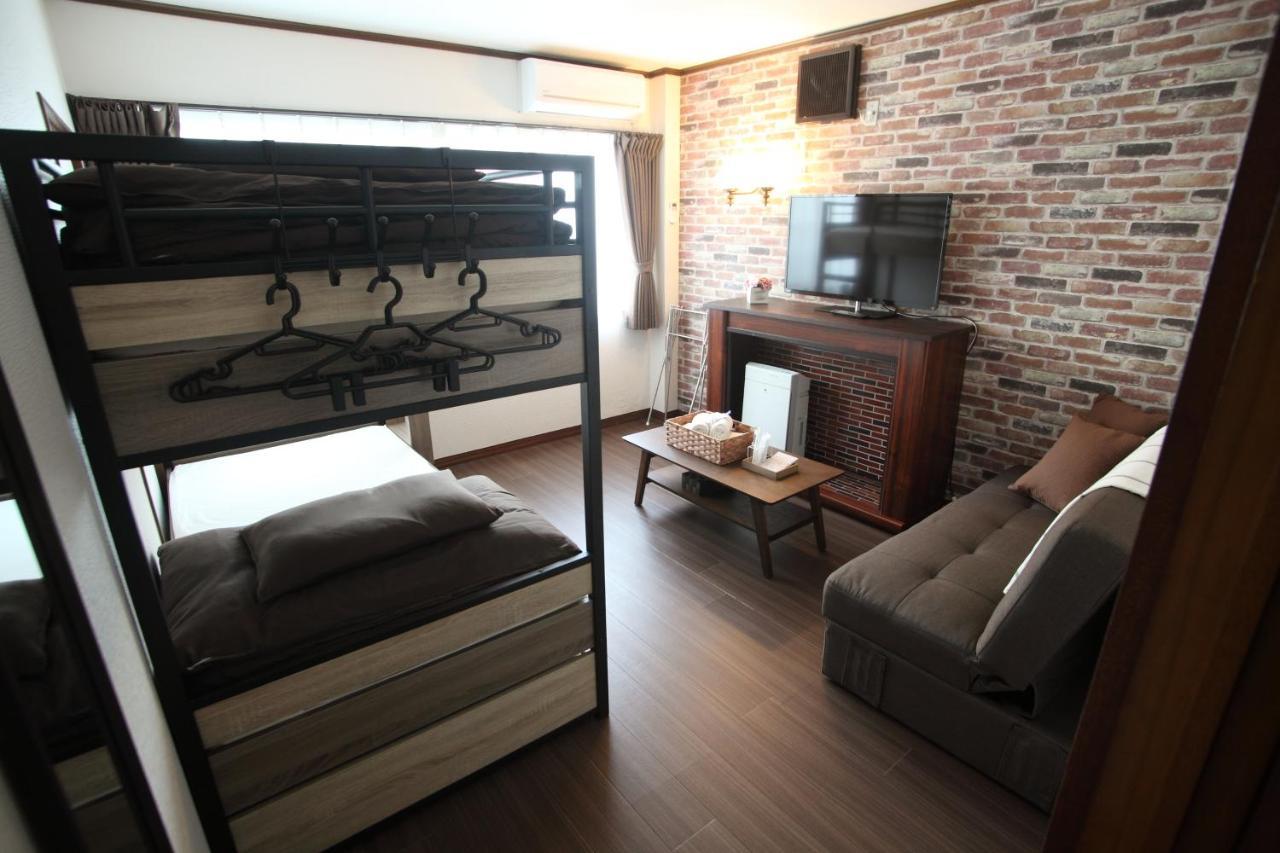 Guest House Futaba Осака Экстерьер фото
