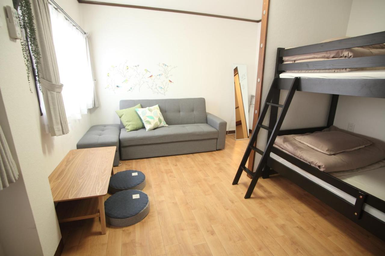 Guest House Futaba Осака Экстерьер фото