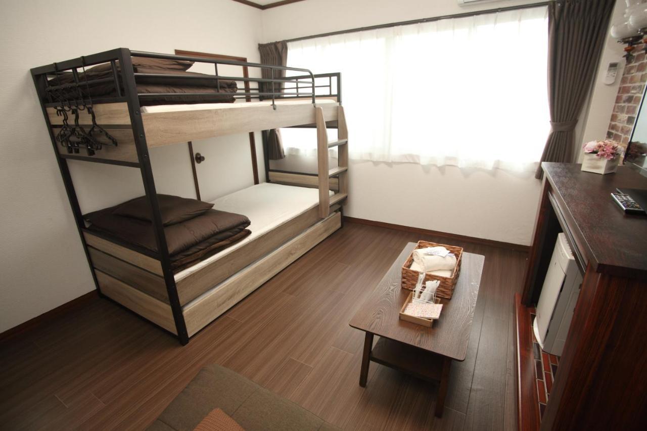 Guest House Futaba Осака Экстерьер фото