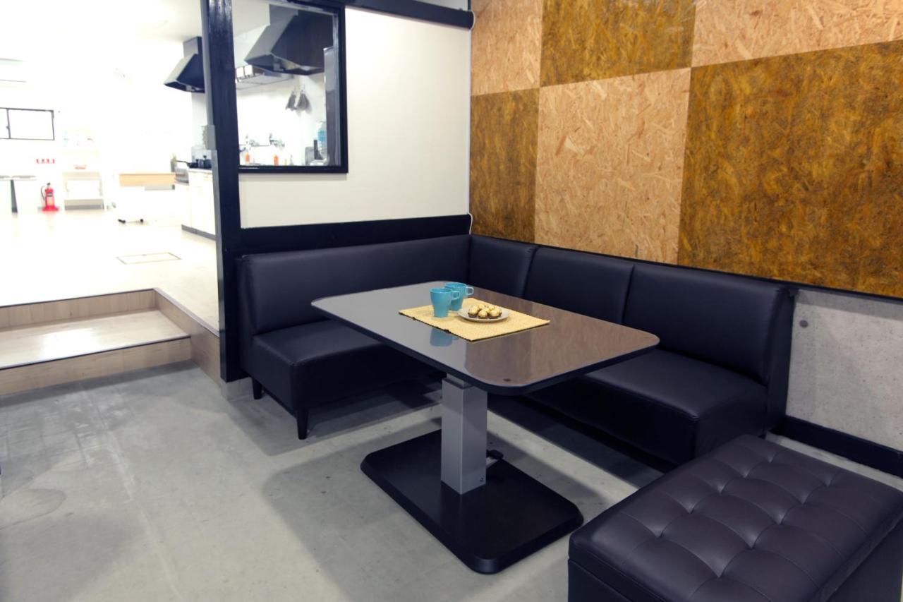 Guest House Futaba Осака Экстерьер фото